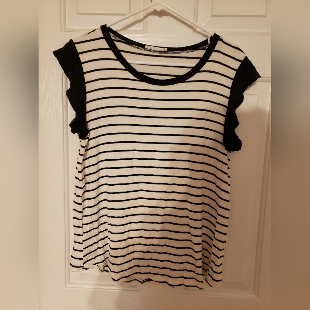 BOMBOM. Tshirt. Size Small.